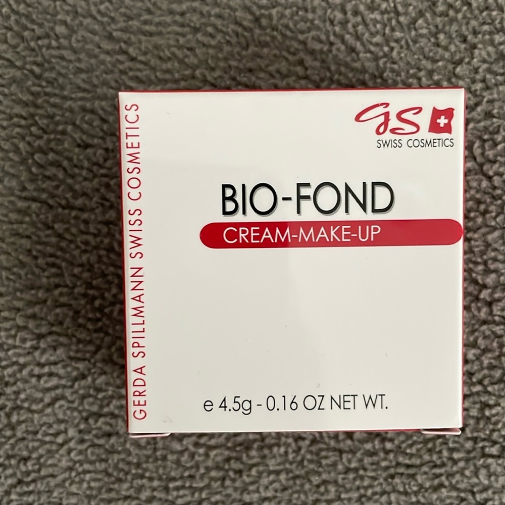 Cream to powder foundation Gerda Spillman Bio-Fond sand